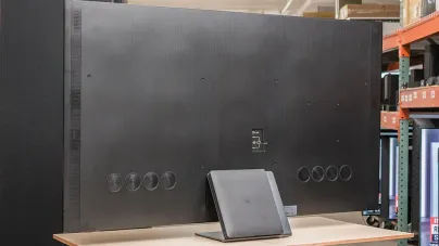 نمای پشتی تلویزیون سامسونگ S95C